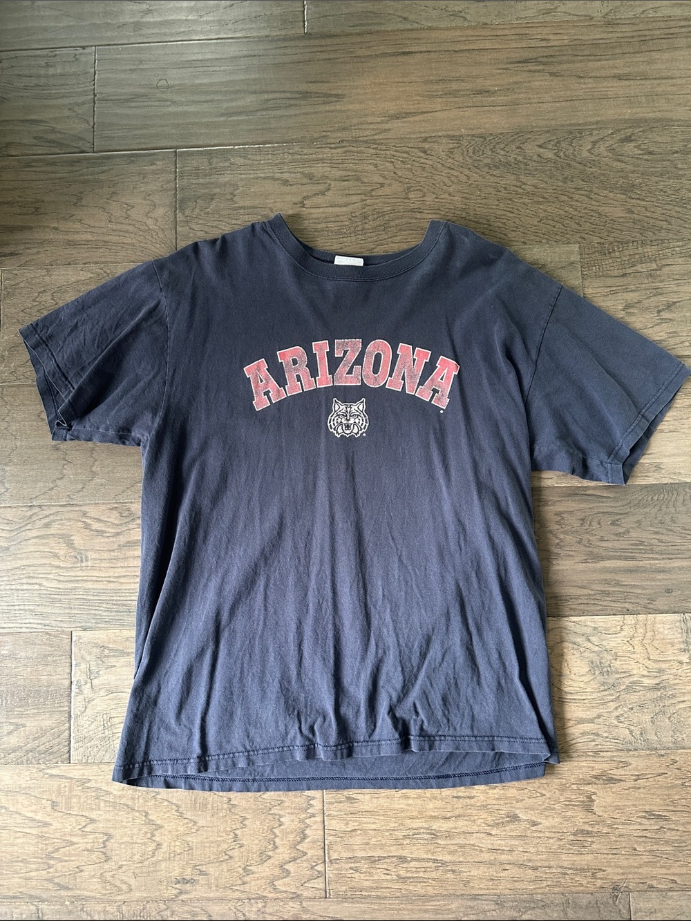 Arizona Wildcats Vintage Graphic Tee in Navy with Red Print-XL